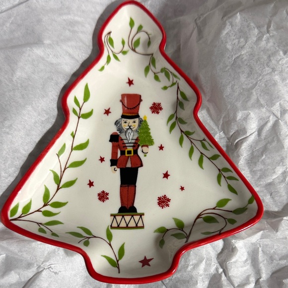 180 Other - Festive Nutcracker Christmas Tree Plate - Red and Green